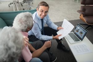 a mortgage broker is explaining the benefits of the service
